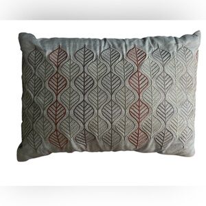 Decorative Leaf Pattern Throw Pillow